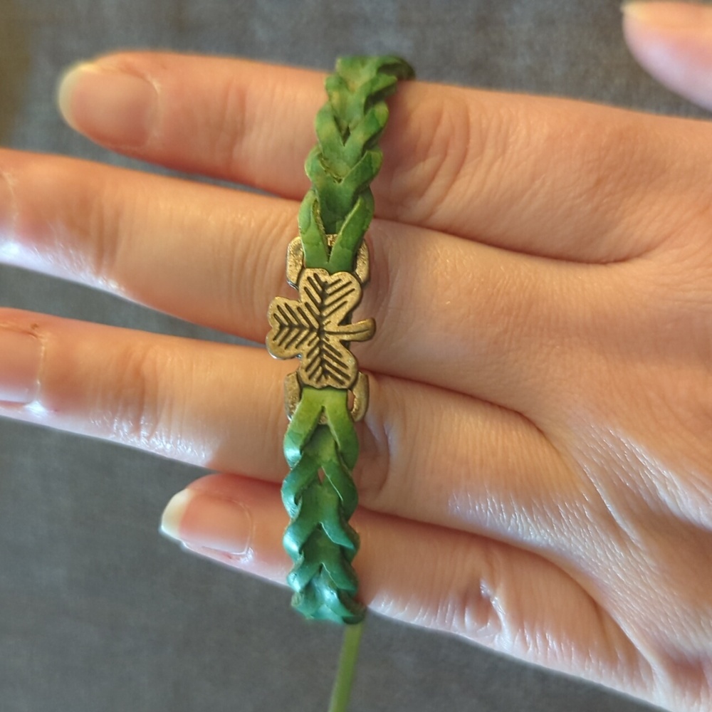 Clover bracelet